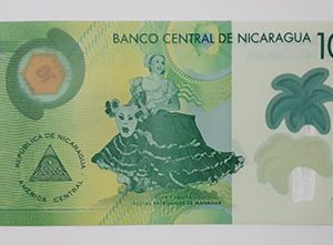 A very beautiful and rare polymer foreign banknote from Nicaragua-ewq