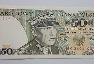 Collectible foreign banknote from Poland in 1988-taa