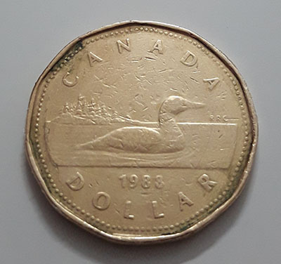 Canadian $ 1 Collectible Foreign Coin Queen of the Year 1983-jll