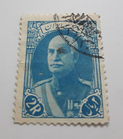 Collectible Iranian stamp of Reza Shah series naked head without French subtitles 2 Rials (light blue)-are