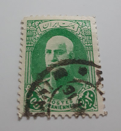 Collectible Iranian stamp of Reza Shah series naked head without French subtitles 30 dinars (green)-atr