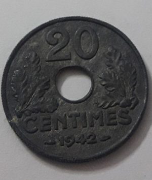 Collectible foreign coin of the rare type of France, unit 20, 1942-apm