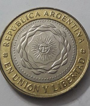 Two-metal collectible foreign coin, beautiful design of Argentina in 2011-asg