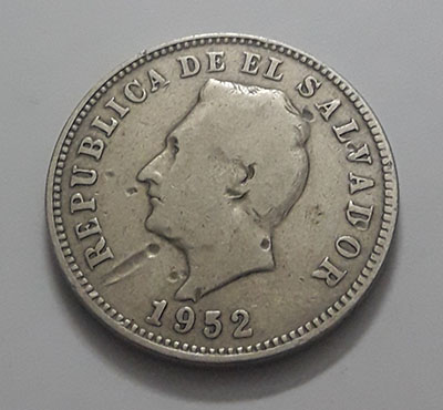 A very rare foreign collectible coin from El Salvador in 1952-alg