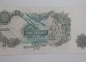 British's 1-pound collectible foreign banknote, non-bank quality (90%)-lrl
