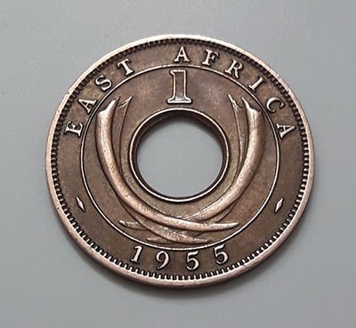 A very rare foreign collectible coin from the East African country of Britain, Queen Elizabeth 1955-nwn