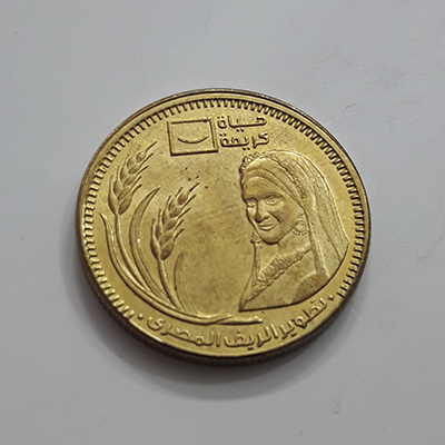 Beautiful and rare commemorative coin of Egypt bbs