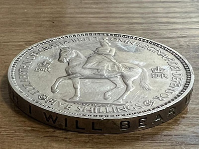 British 5 shilling large size commemorative coin of rare design * 45ض
