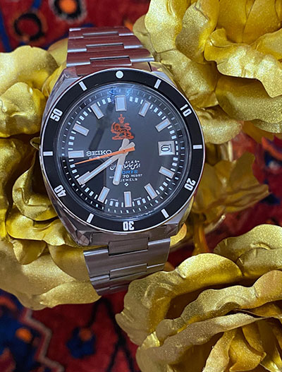 The watch of the imperial army of Iran is very beautiful and valuable, healthy and of good quality ggr